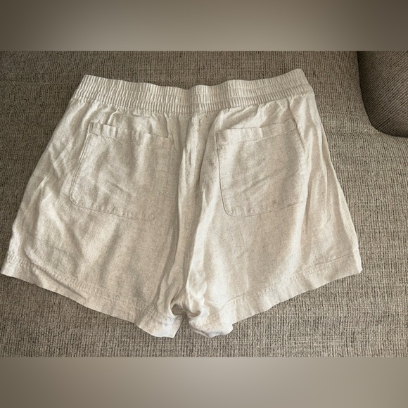 Old Navy Cream Shorts - Picture 6 of 6